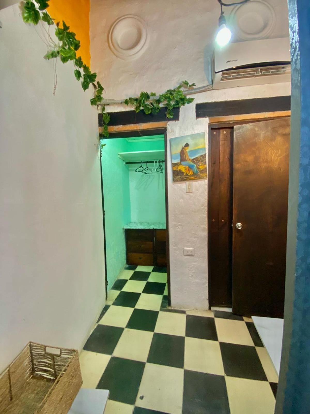 Hostel La Antigua Capsula Cartagena Exterior photo